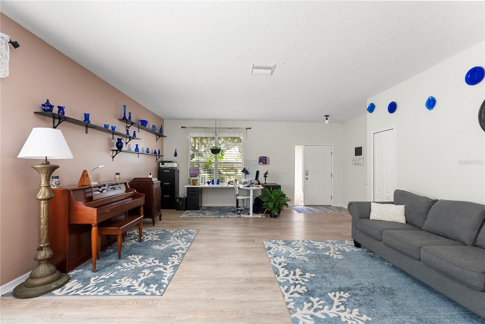 living room/dining room