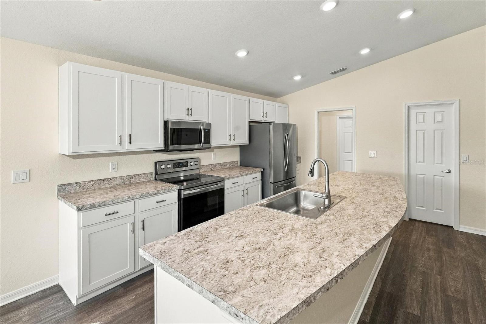2021 HARVEST LANDING CIRCLE, Lakeland, FL 33810
