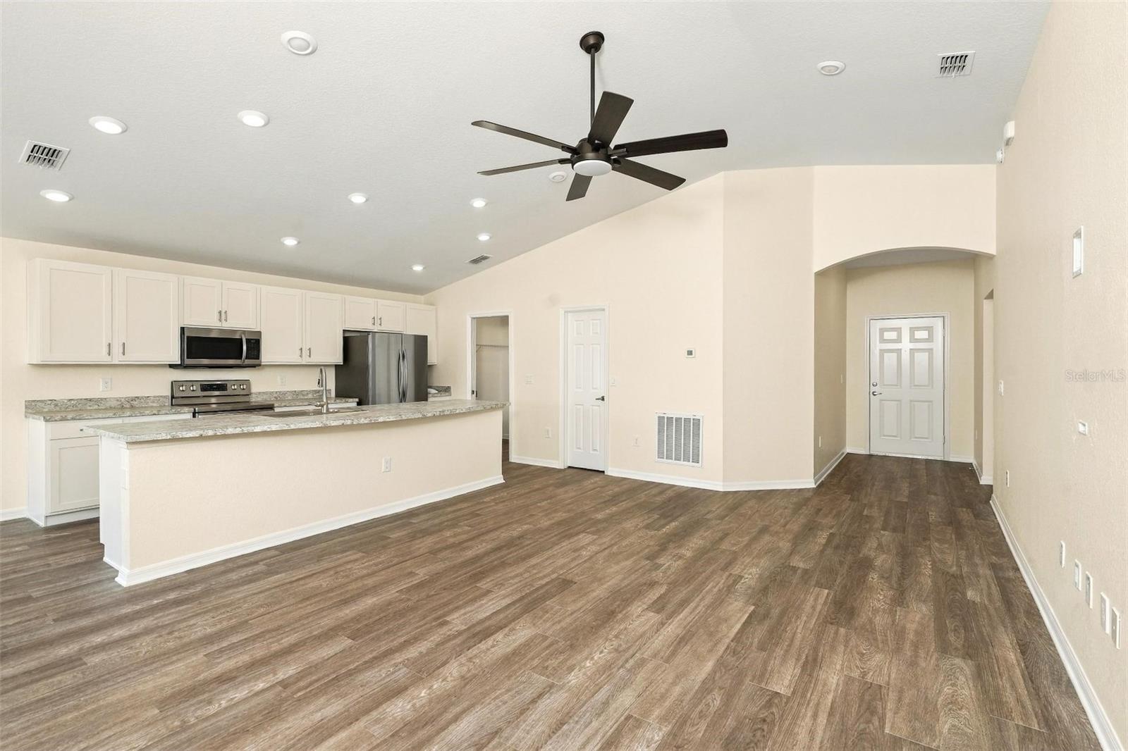 2021 HARVEST LANDING CIRCLE, Lakeland, FL 33810
