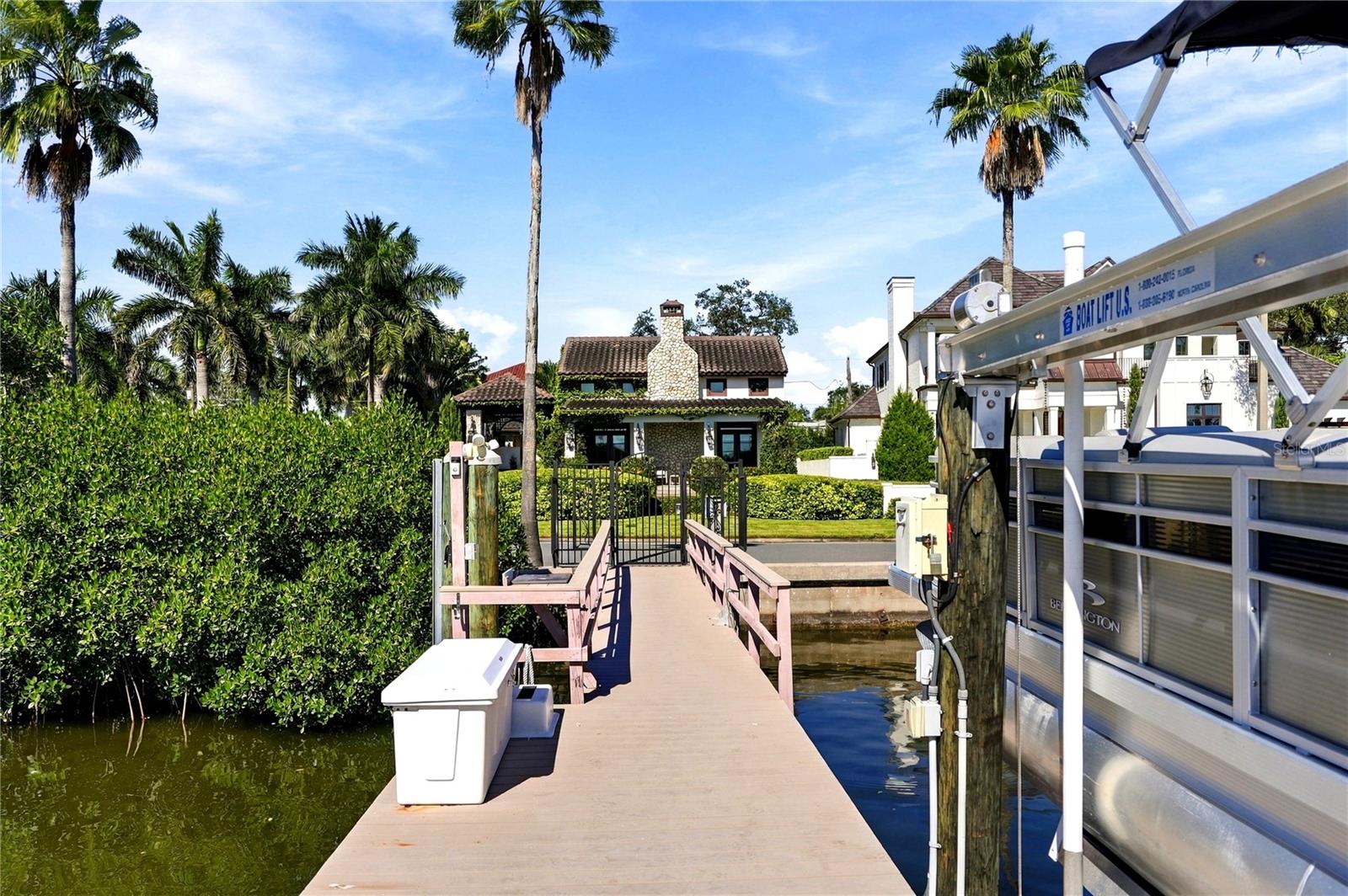 200 BRIGHTWATERS BOULEVARD NE, St Petersburg, FL 33704