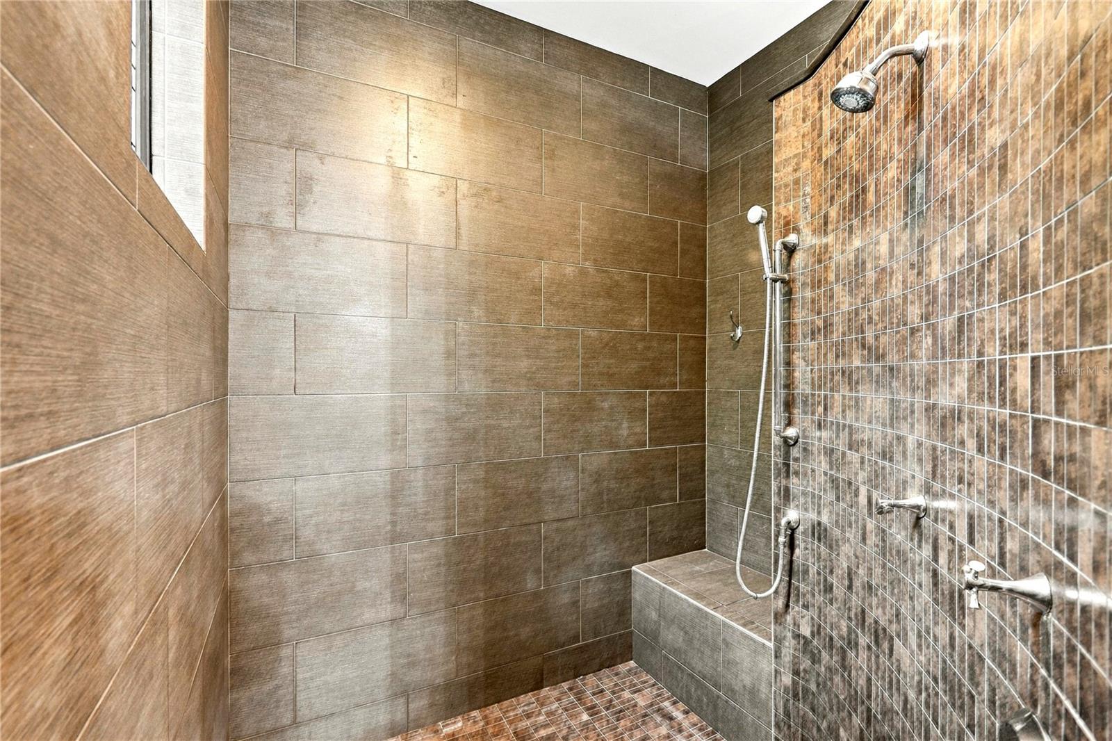 200 BRIGHTWATERS BOULEVARD NE, St Petersburg, FL 33704