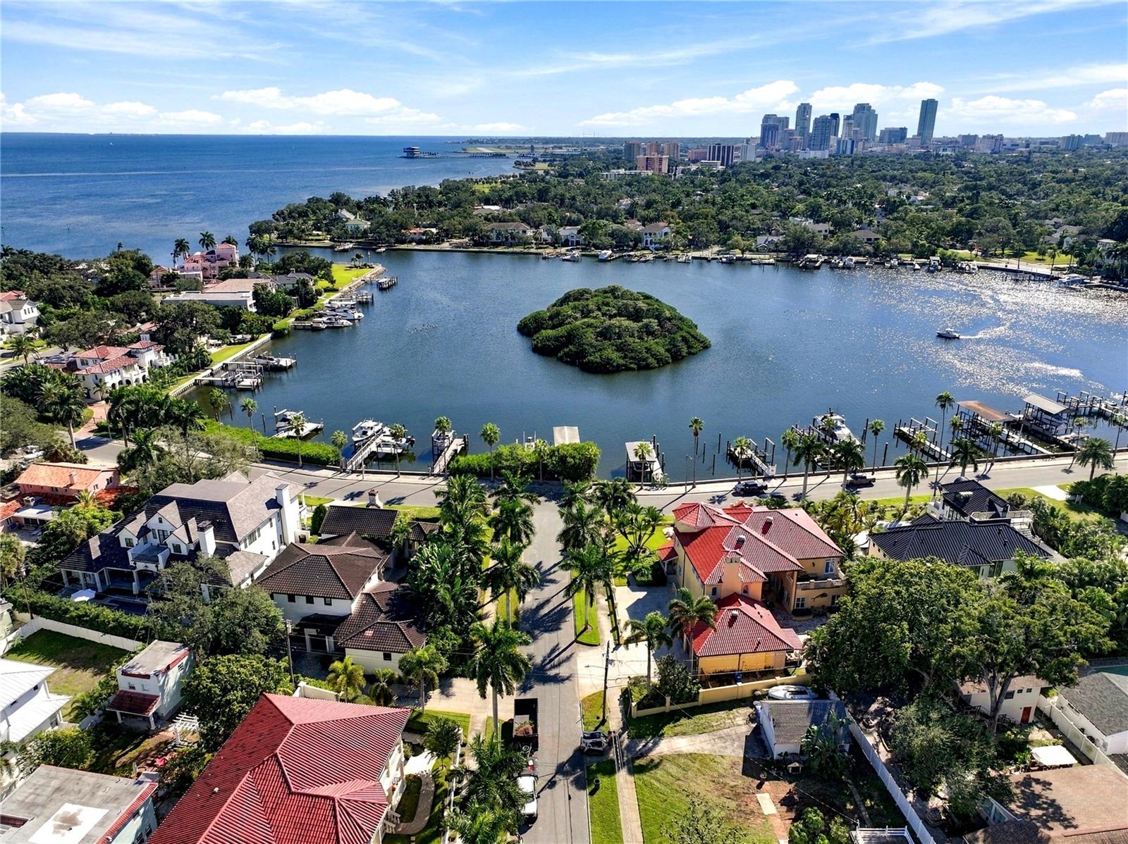 200 BRIGHTWATERS BOULEVARD NE, St Petersburg, FL 33704 200 BRIGHTWATERS BOULEVARD NE, St Petersburg, FL 33704