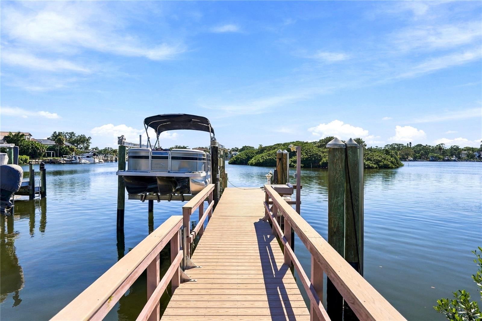 200 BRIGHTWATERS BOULEVARD NE, St Petersburg, FL 33704