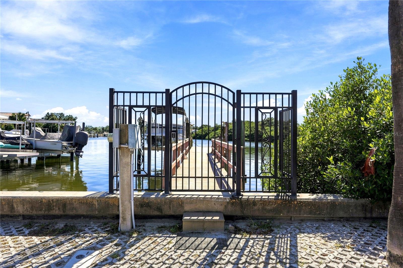 200 BRIGHTWATERS BOULEVARD NE, St Petersburg, FL 33704