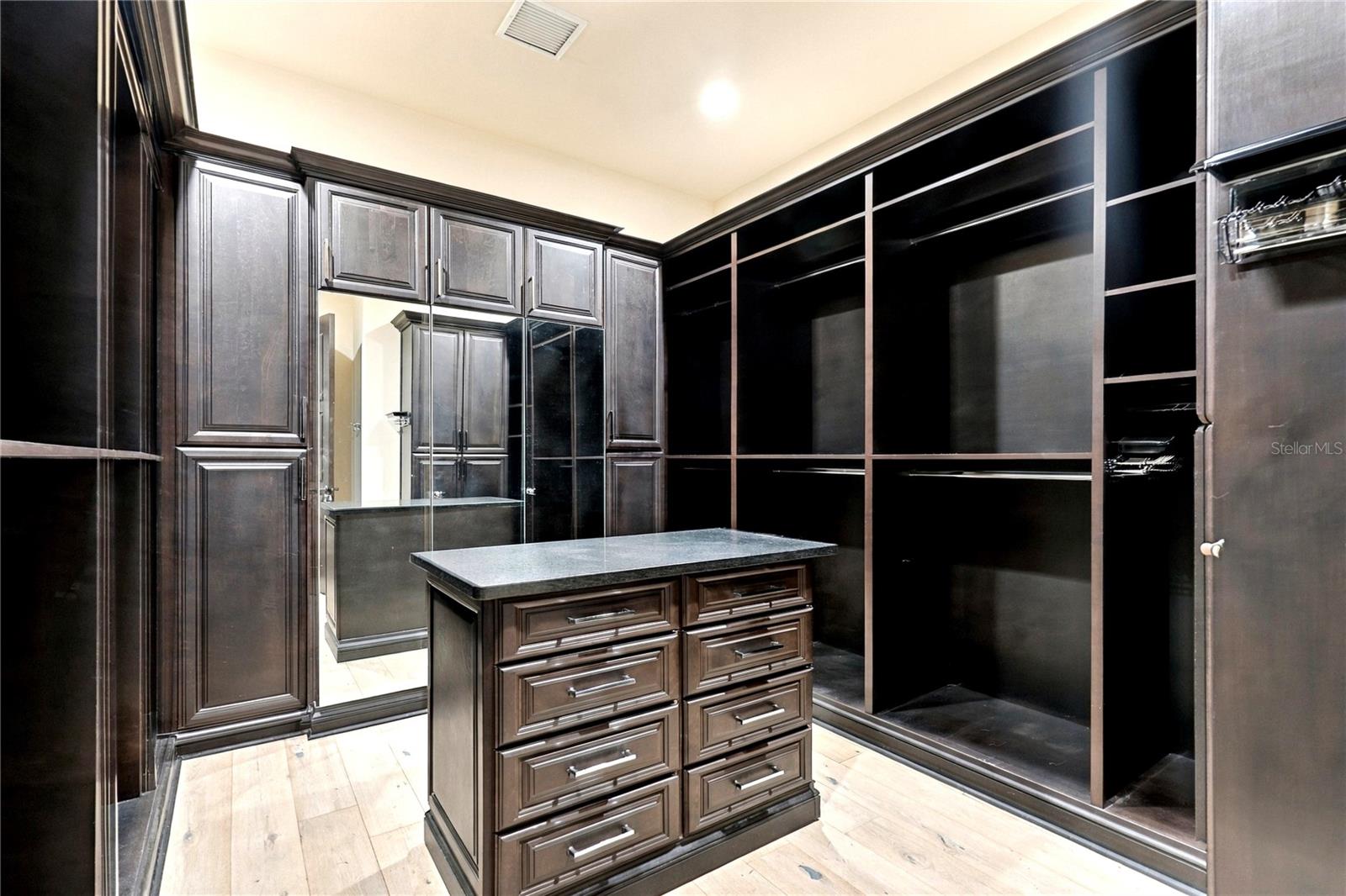 200 BRIGHTWATERS BOULEVARD NE, St Petersburg, FL 33704