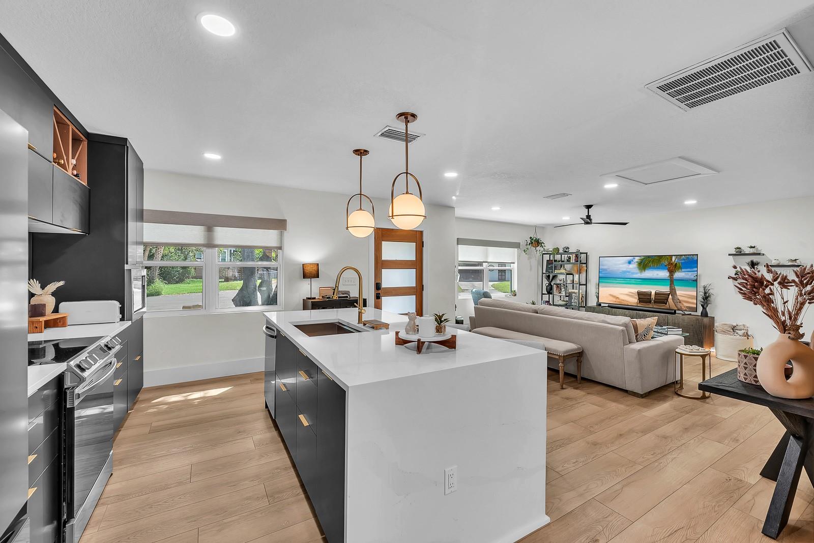 3003 W MEADOW STREET, Tampa, FL 33611