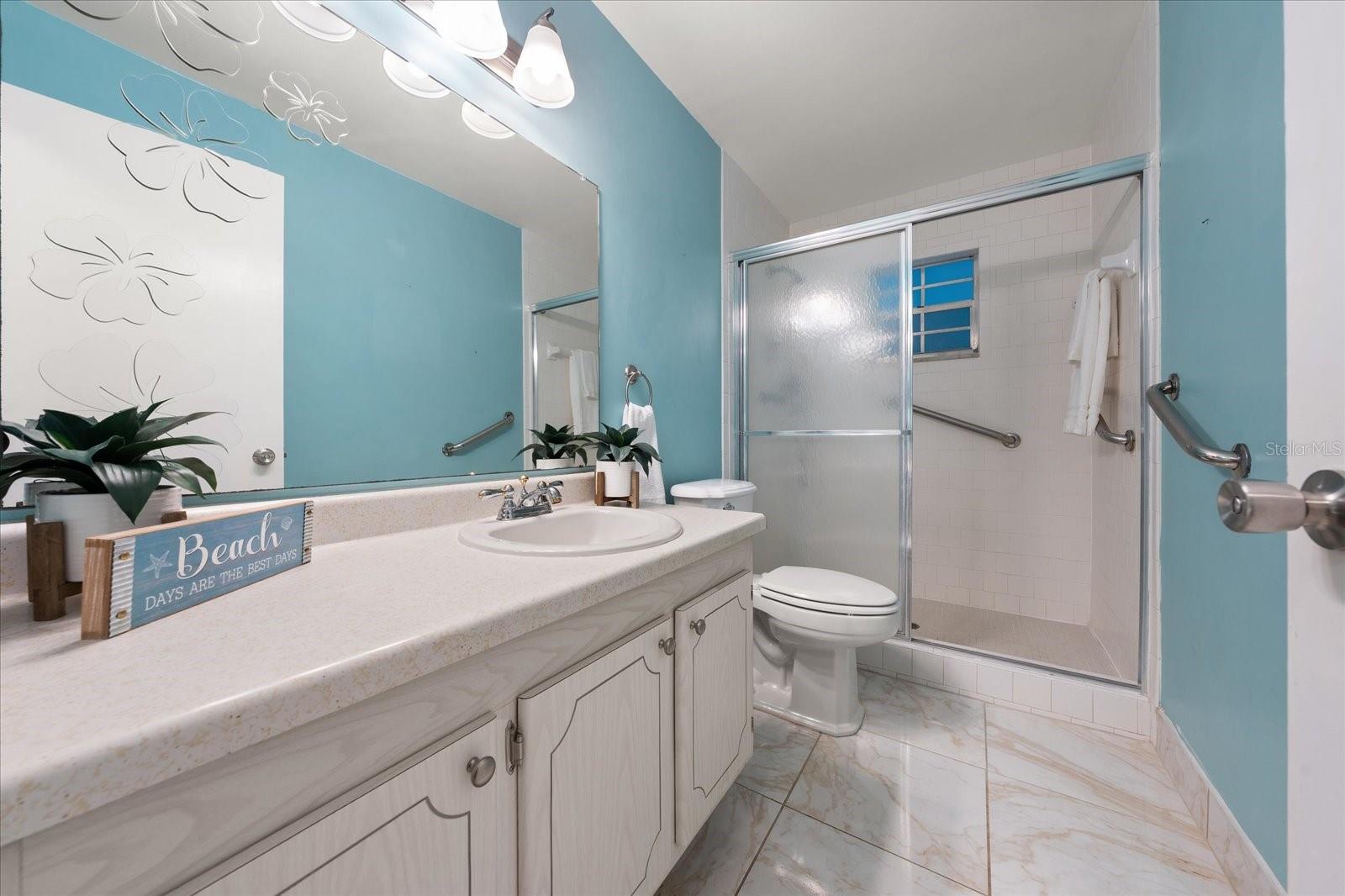 Full hall bath