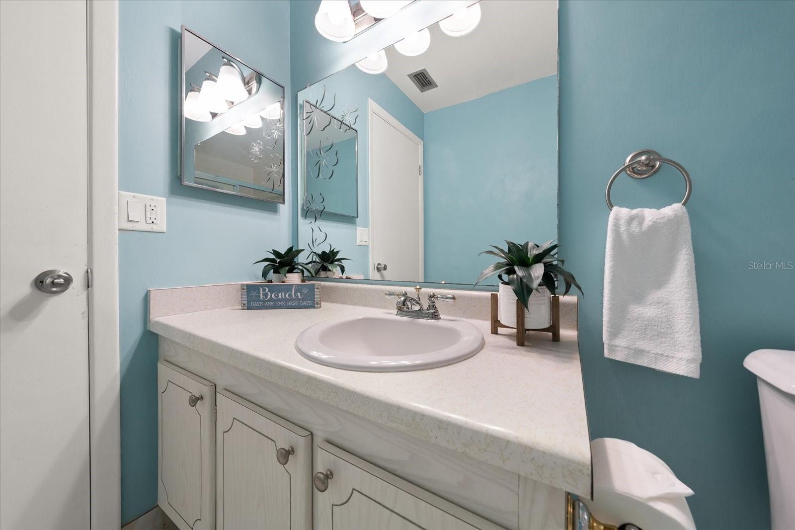 Full hall bath