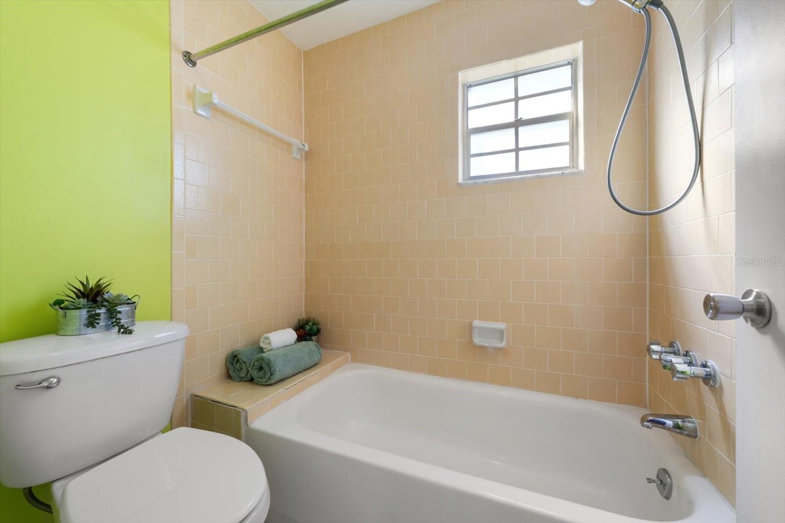 Primary en suite bath
