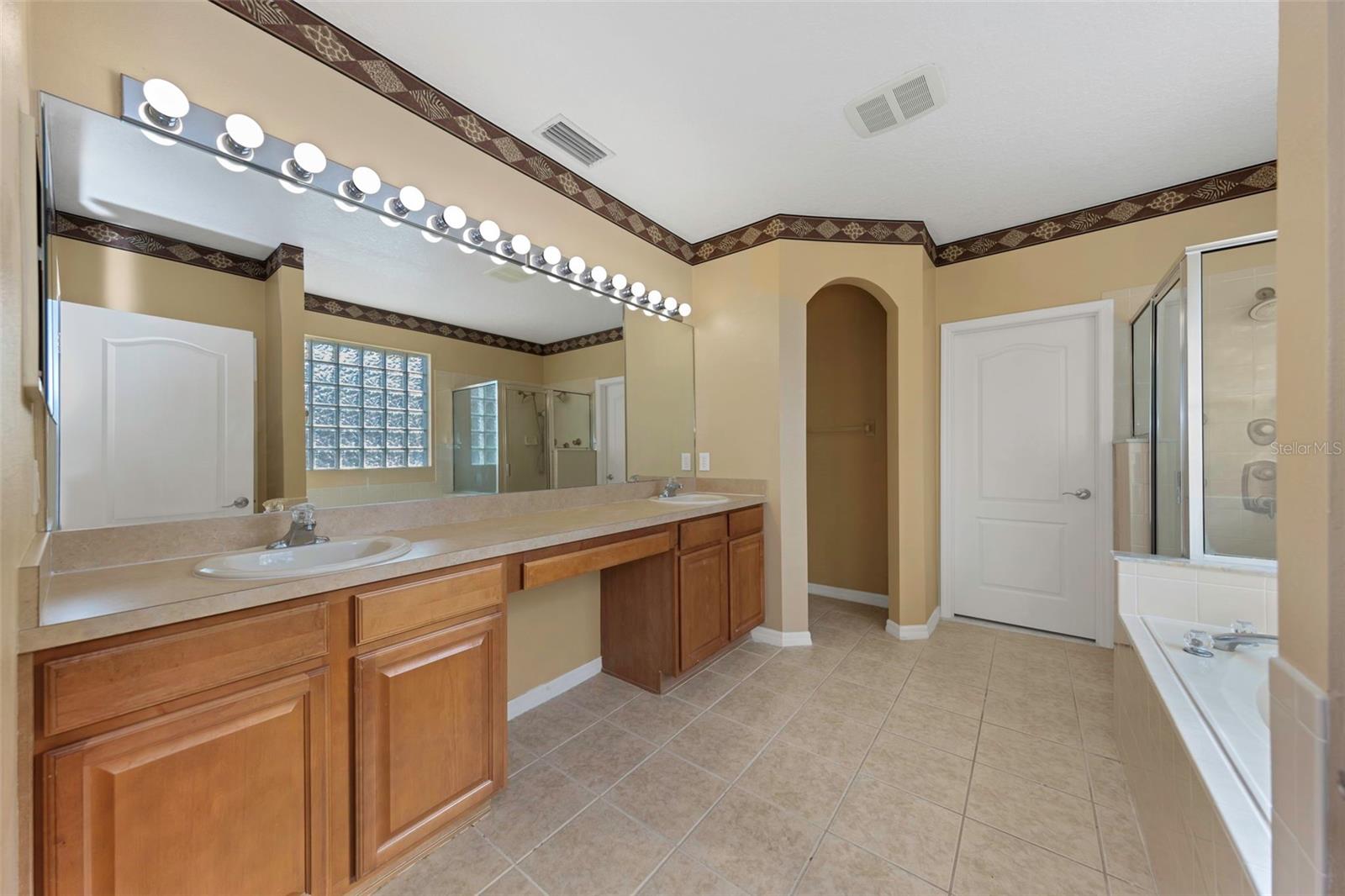 1406 MCCREA DRIVE, Lutz, FL 33549