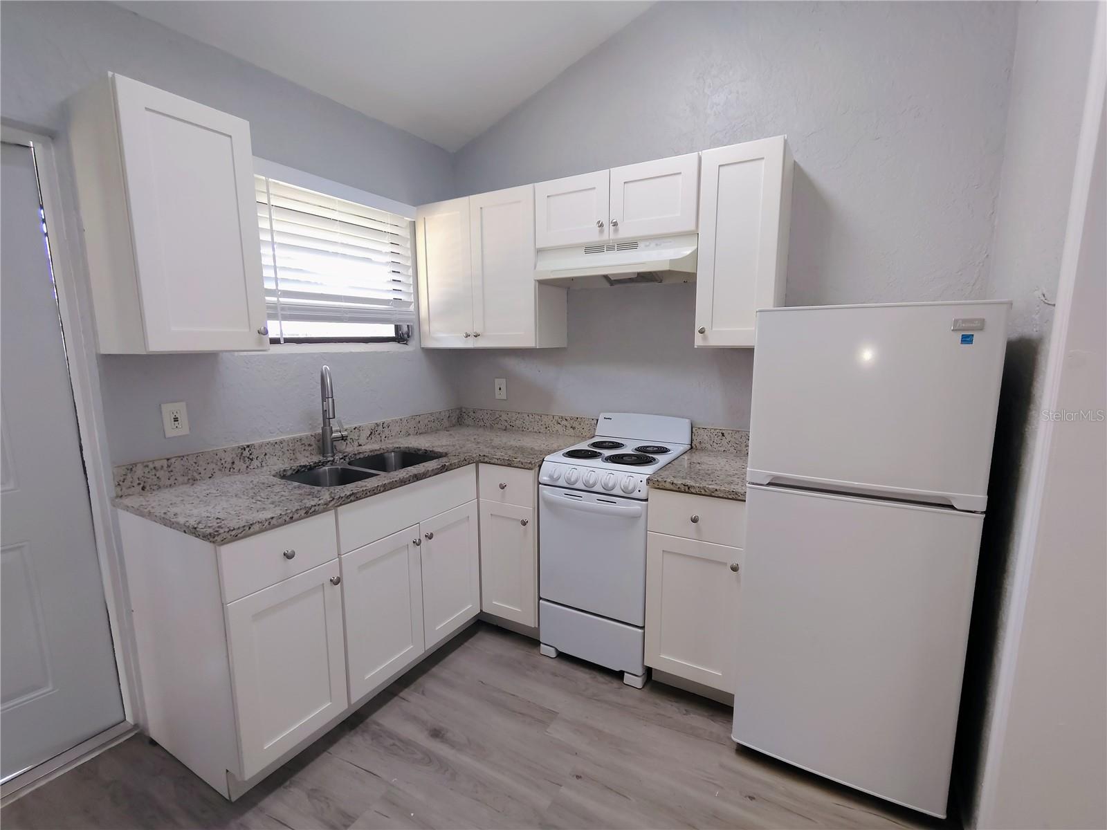 9530 LYNN LANE, #D, Seminole, FL 33777 9530 LYNN LANE, #D, Seminole, FL 33777