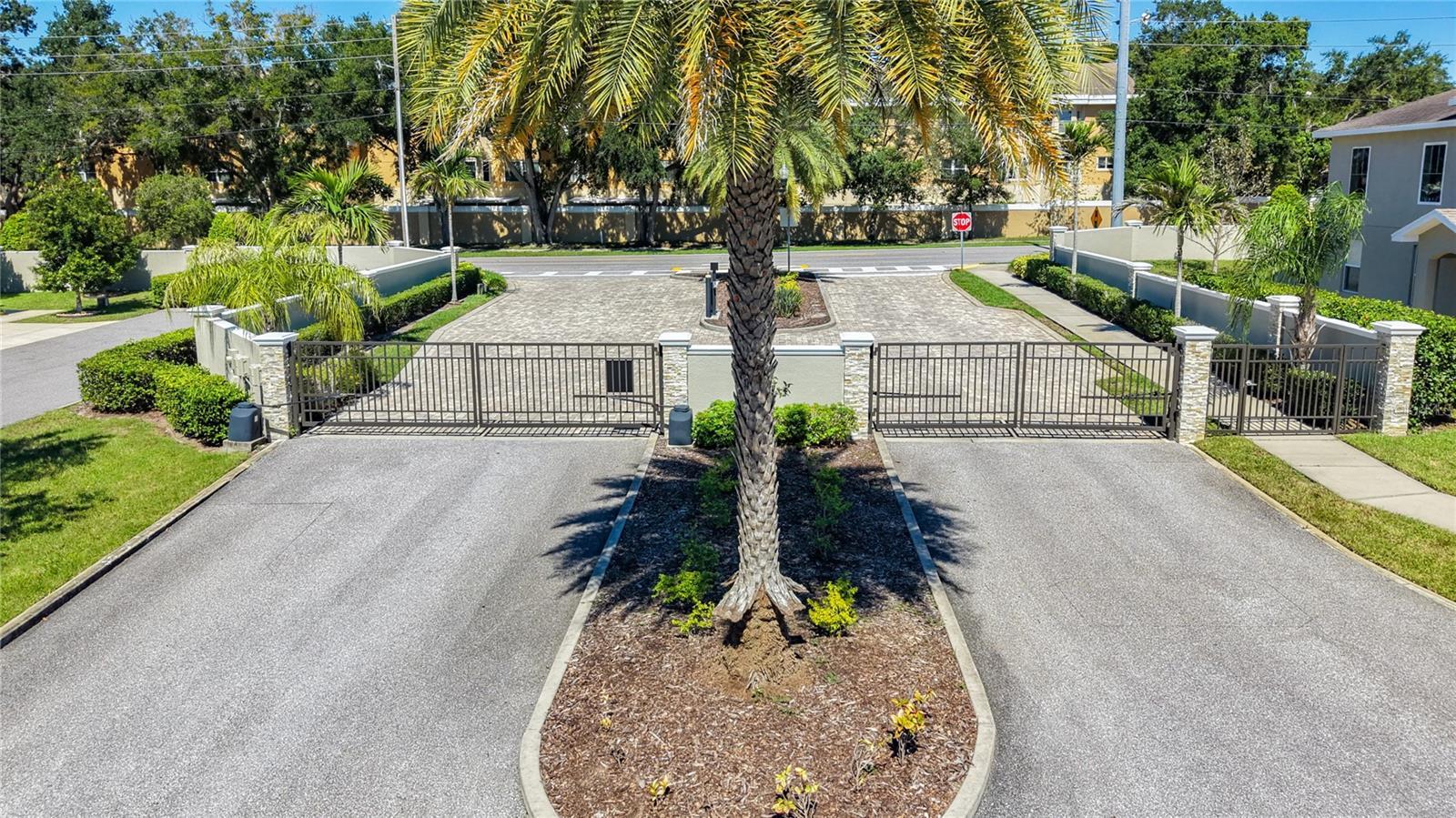 Beautifully manicured, GATED COMMUNITY of Montclair Lake Townhomes, you'll appreciate the lovely surroundings, scenic ponds, and COMMUNITY POOL