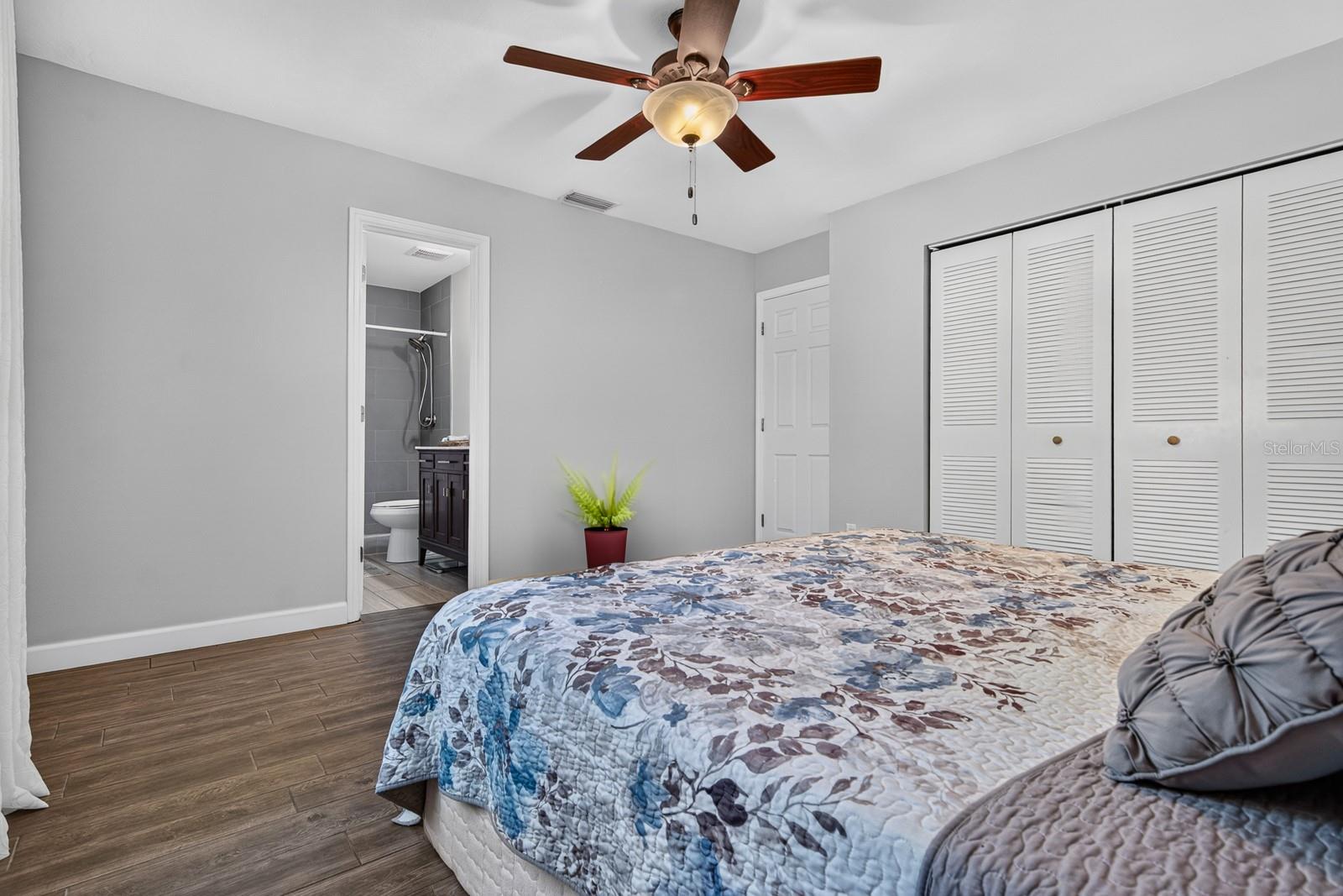 120 ORANGE AVENUE N, St Petersburg, FL 33710