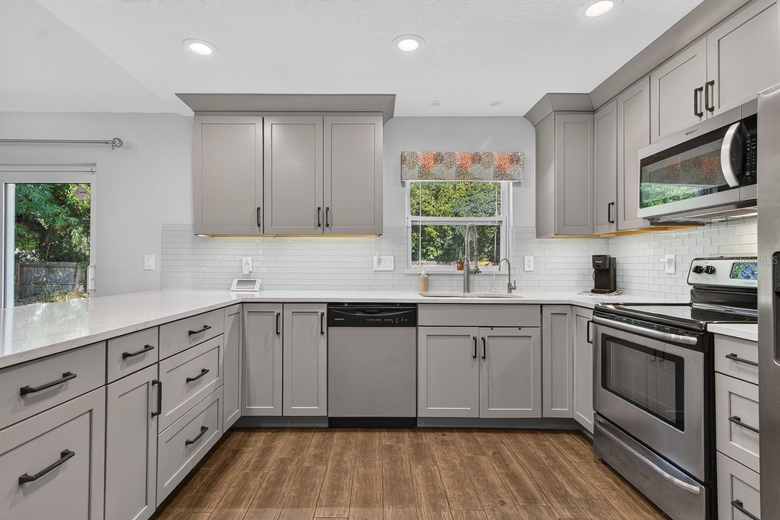 120 ORANGE AVENUE N, St Petersburg, FL 33710