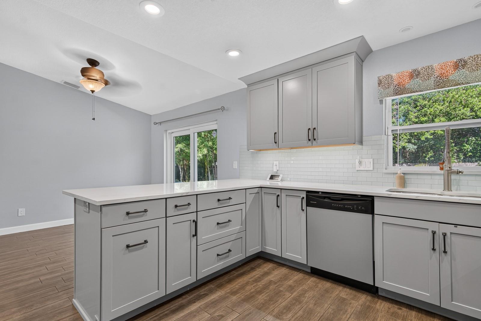 120 ORANGE AVENUE N, St Petersburg, FL 33710