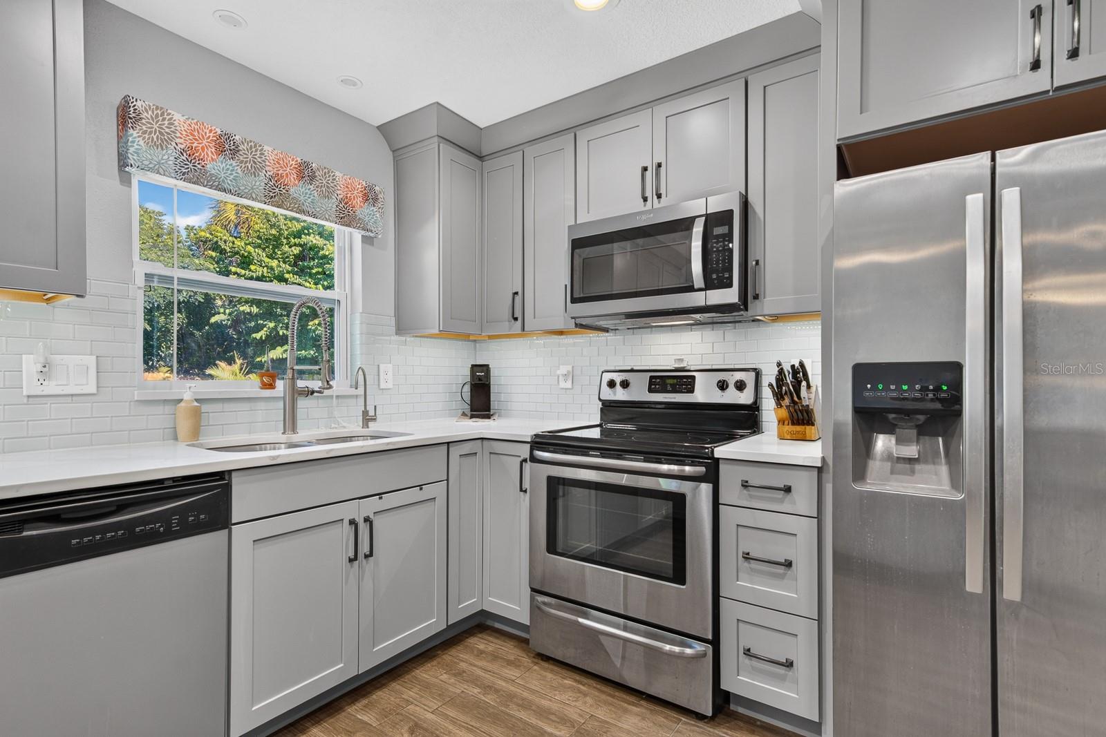 120 ORANGE AVENUE N, St Petersburg, FL 33710