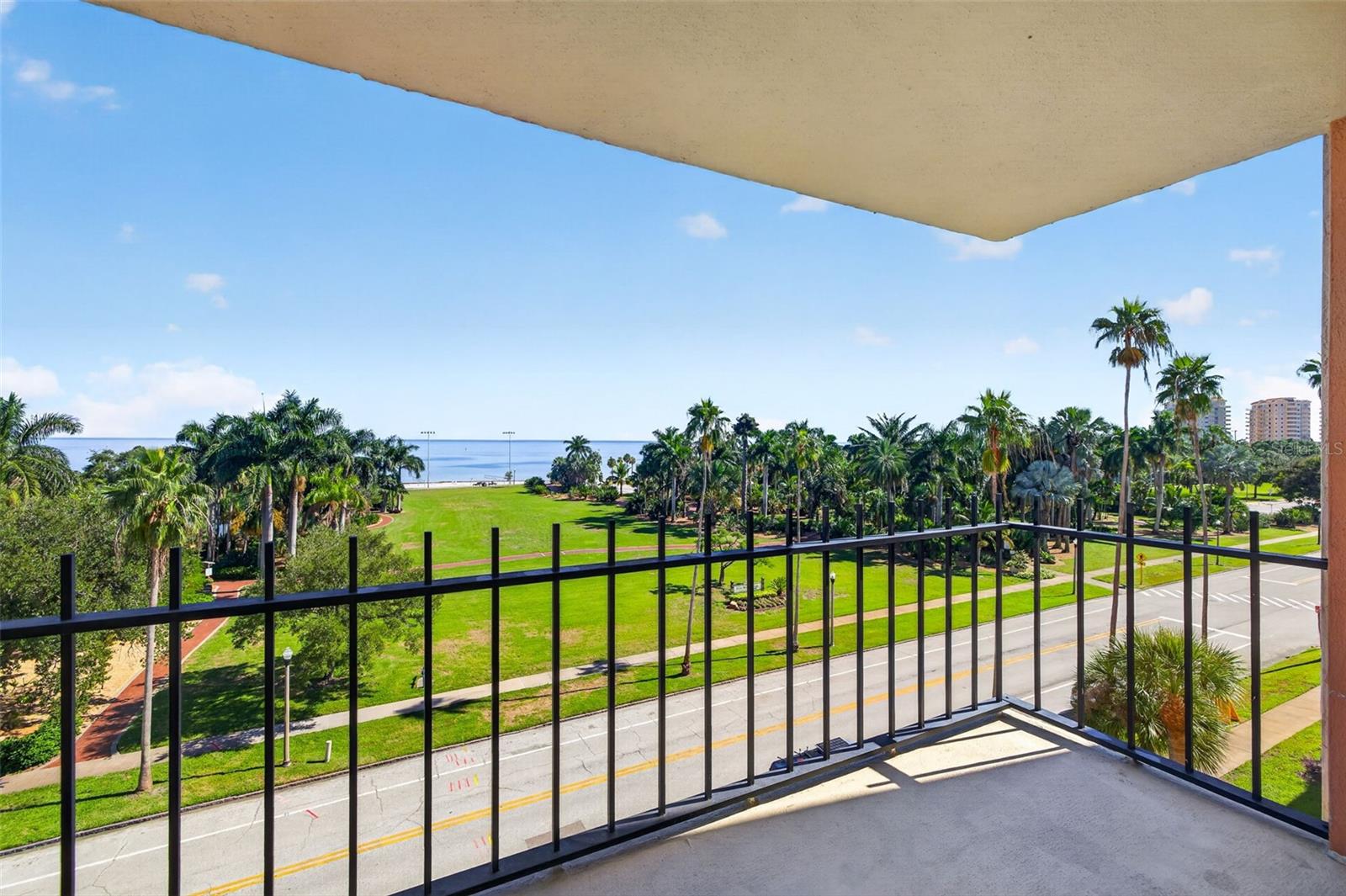 1120 N SHORE DRIVE NE, #502, St Petersburg, FL 33701
