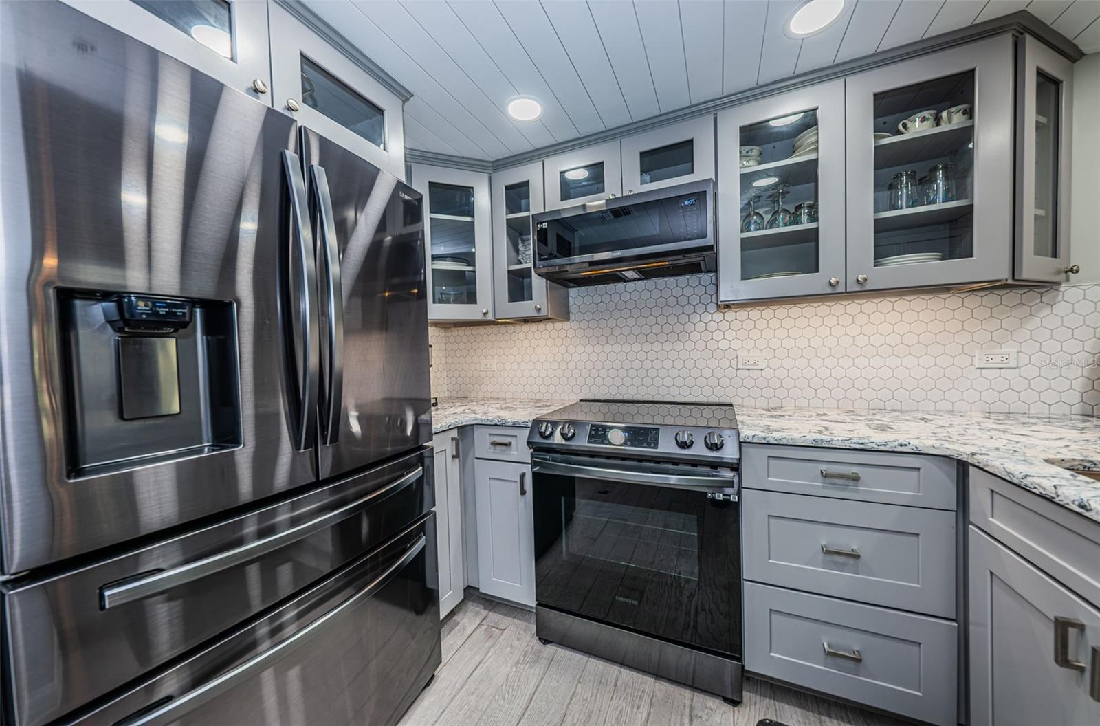 36750 US HIGHWAY 19 N, #3-209, Palm Harbor, FL 34683