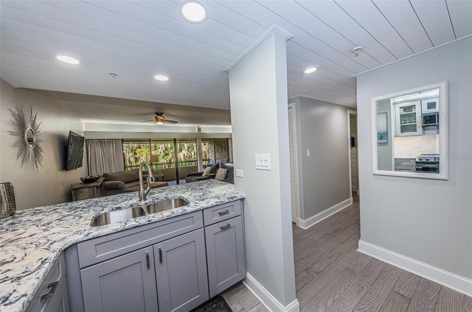 36750 US HIGHWAY 19 N, #3-209, Palm Harbor, FL 34683