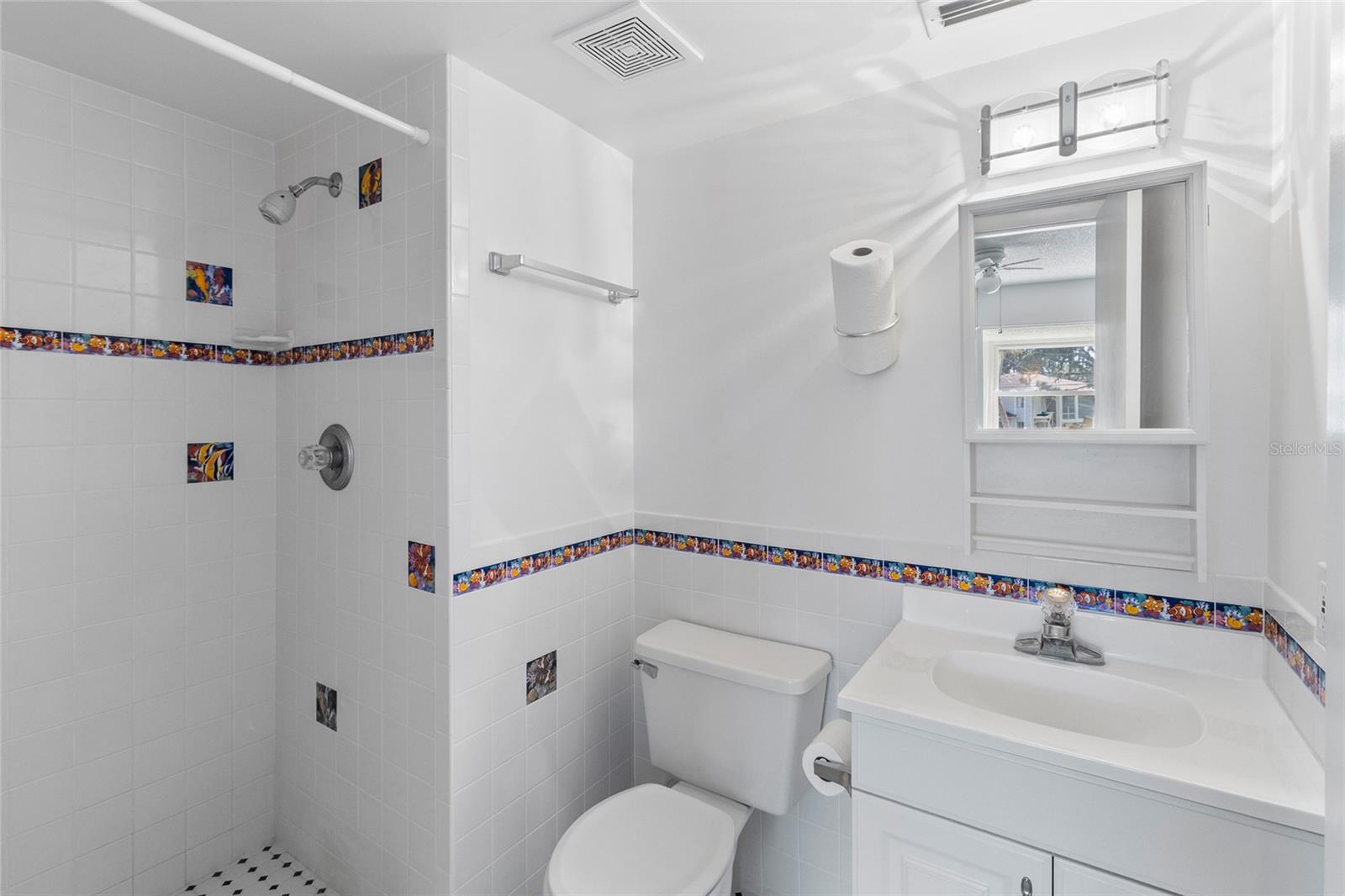 Secondary ensuite bath