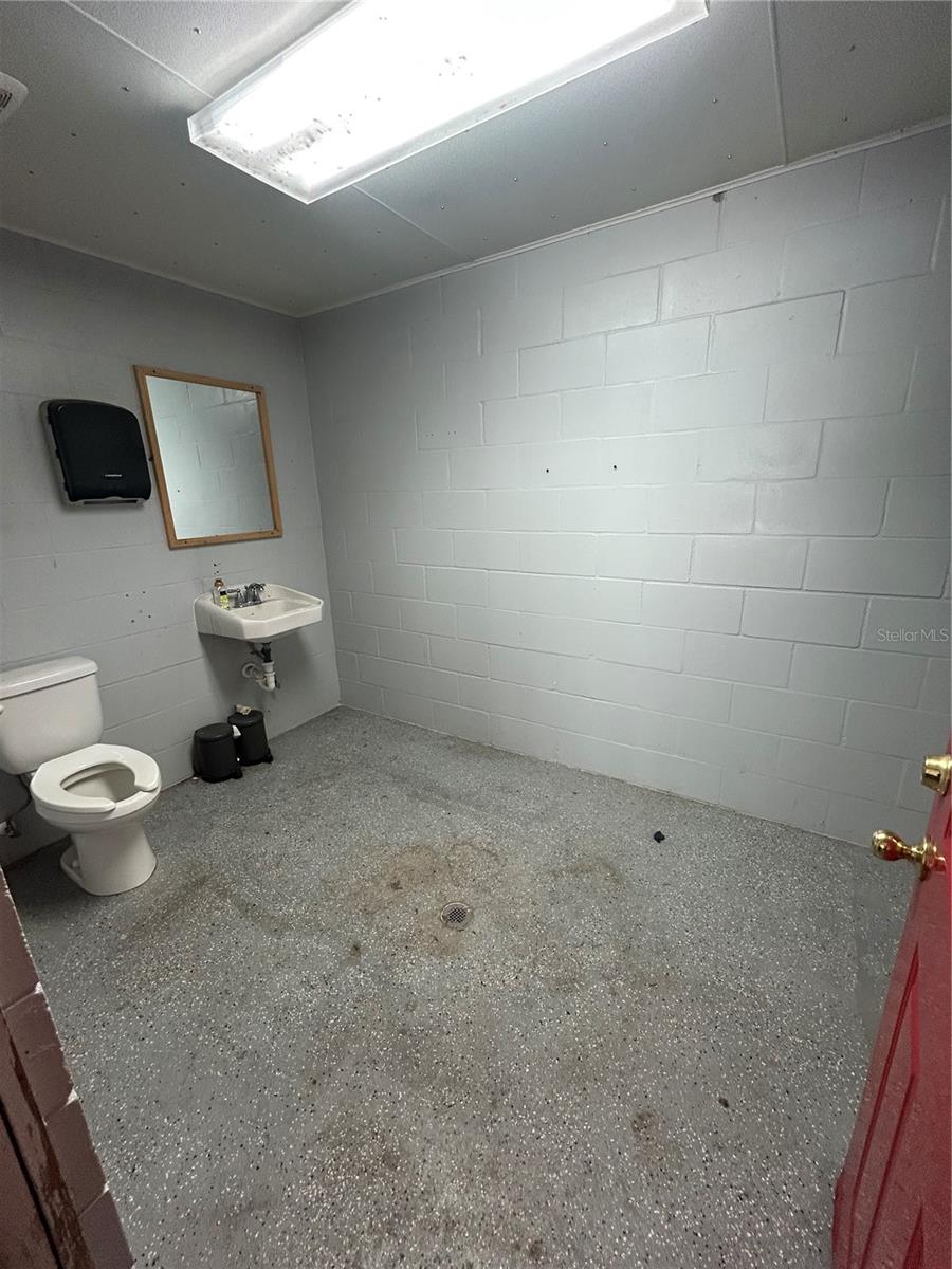 .5 bath in garage