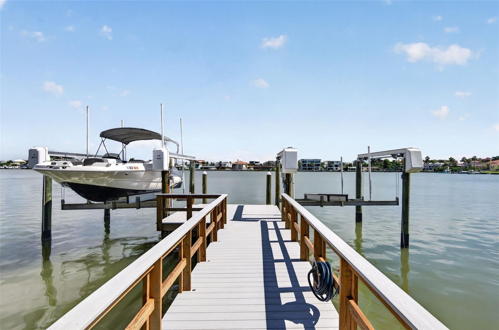 DOCK WITH WEARDECK FIBERGLASS REINFORCED COMPOSITE DECKING