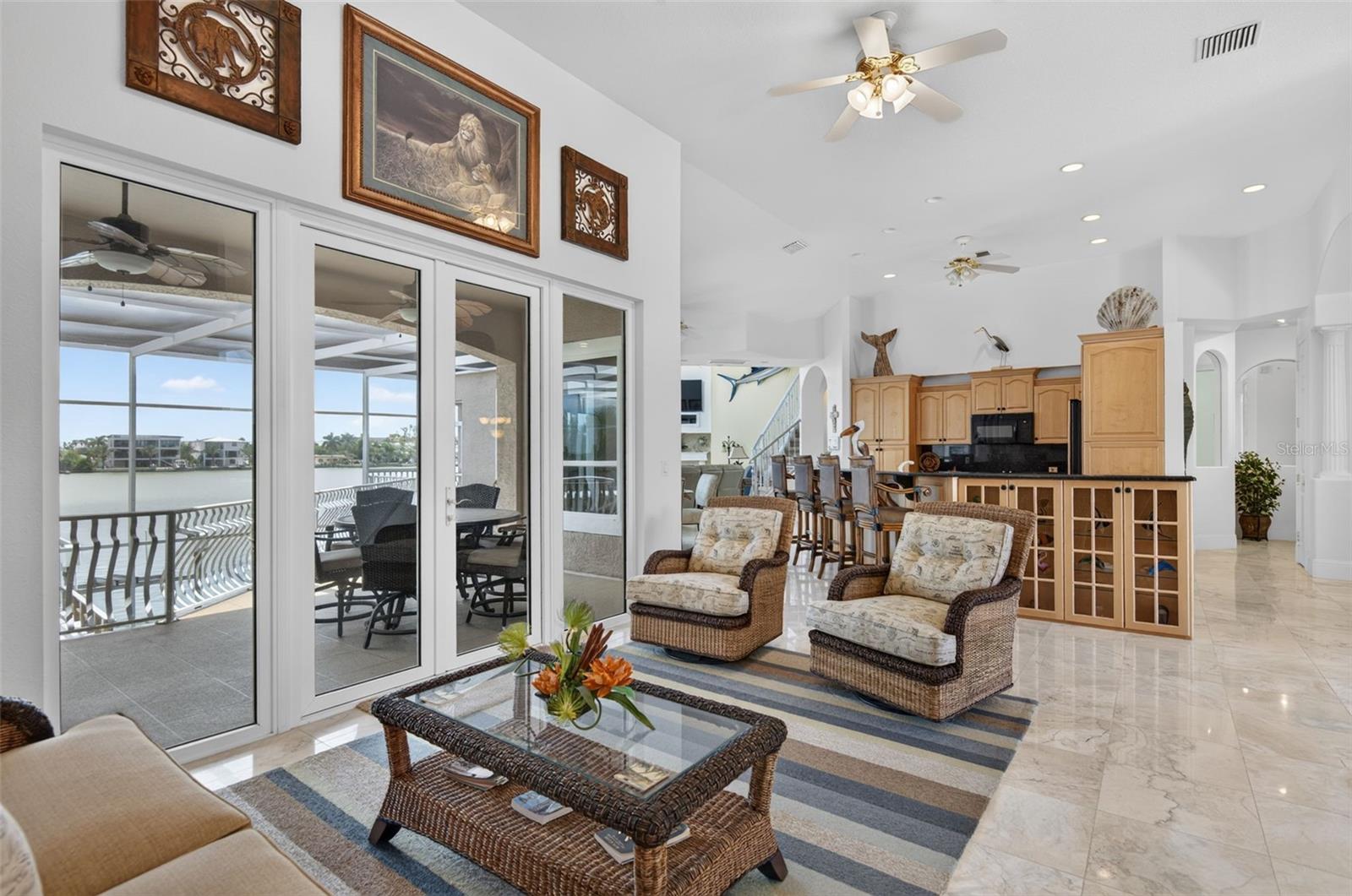 SPACIOUS LIVING AREA