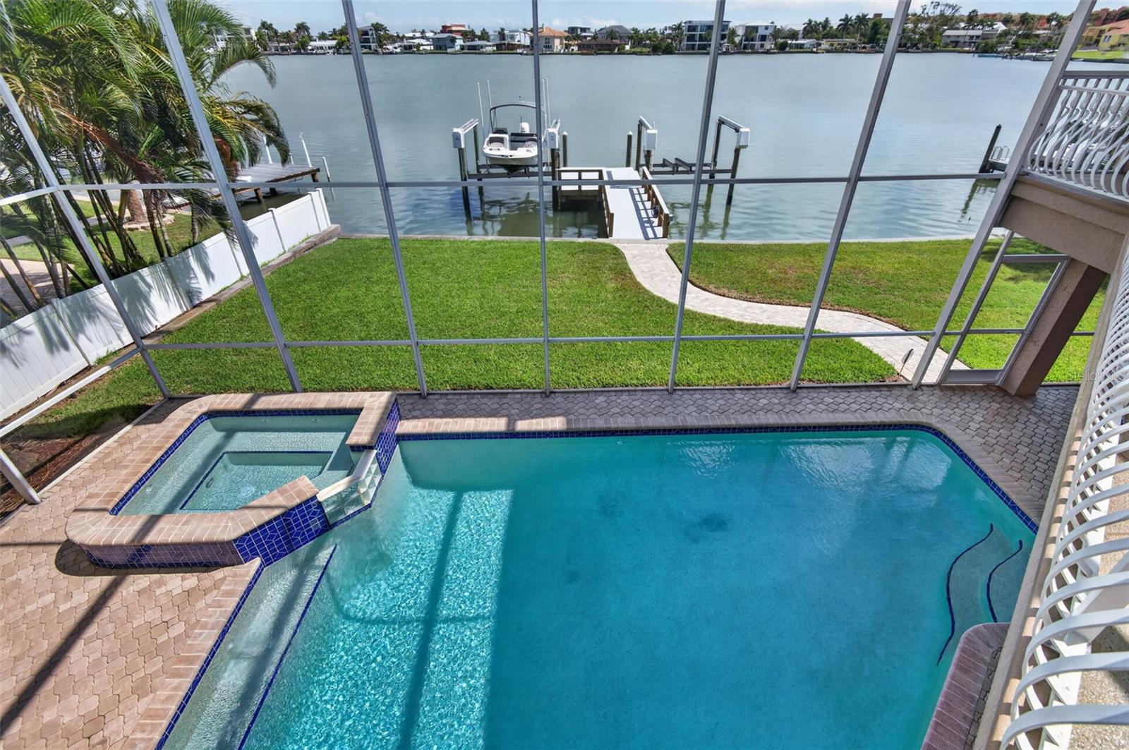 HEATED POOL & SPA