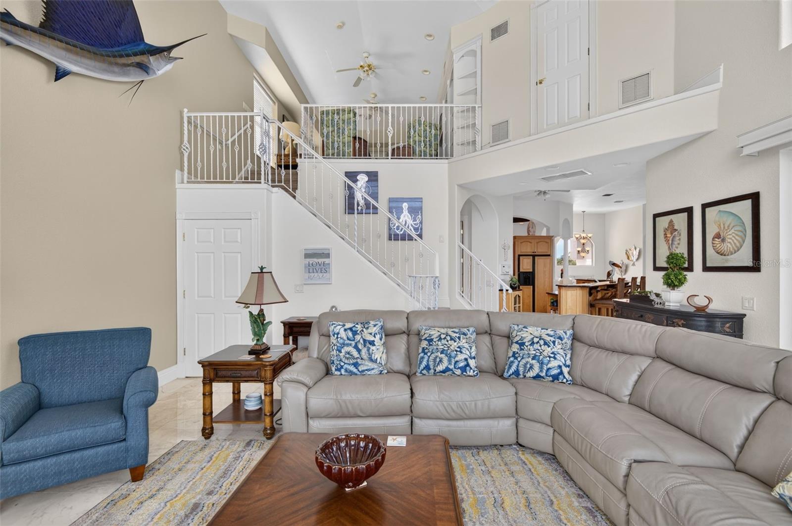 COMFY LIVING SPACE