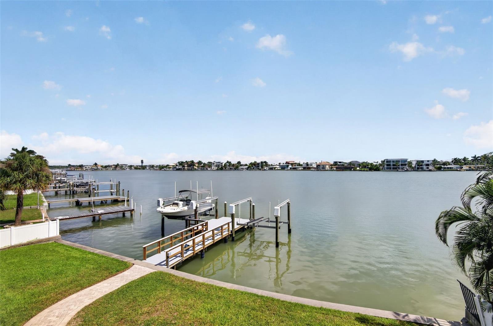 YOU CAN KAYAK SKI TUBE OR WAKE BOARD HERE