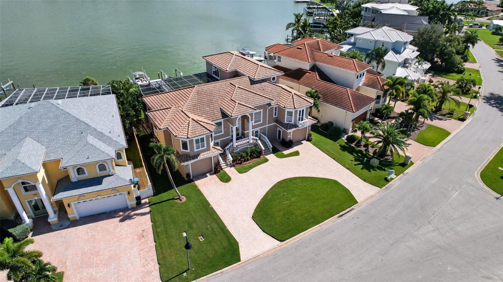 ARIAL 2 DOLPHIN DRIVE