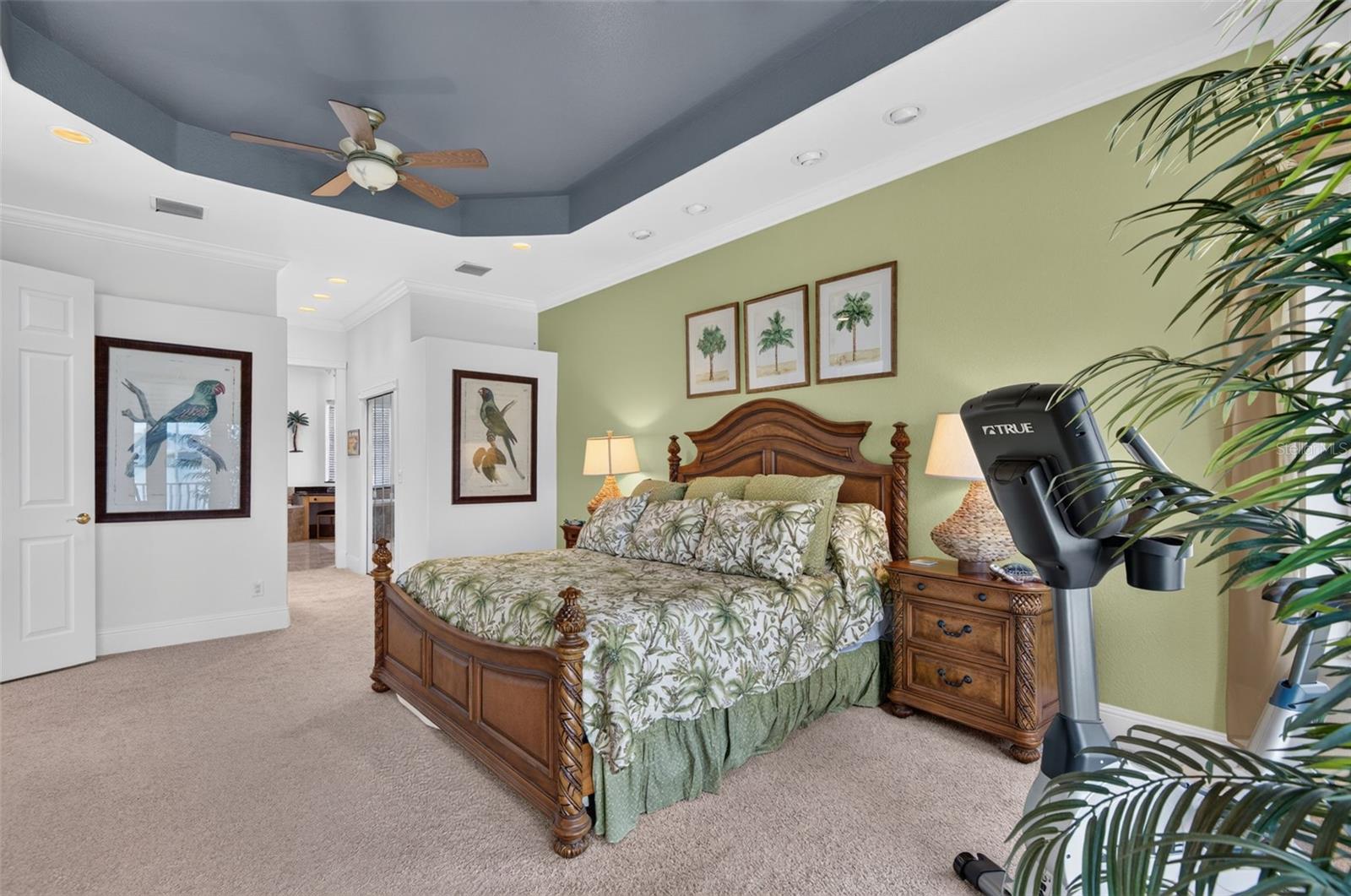 SPACIOUS PRIMARY BEDROOM WITH ENSUITE BATH