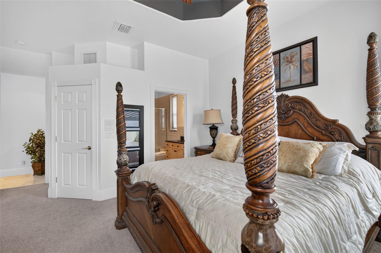 BEDROOM 2 FEATURES ENSUITE BATH