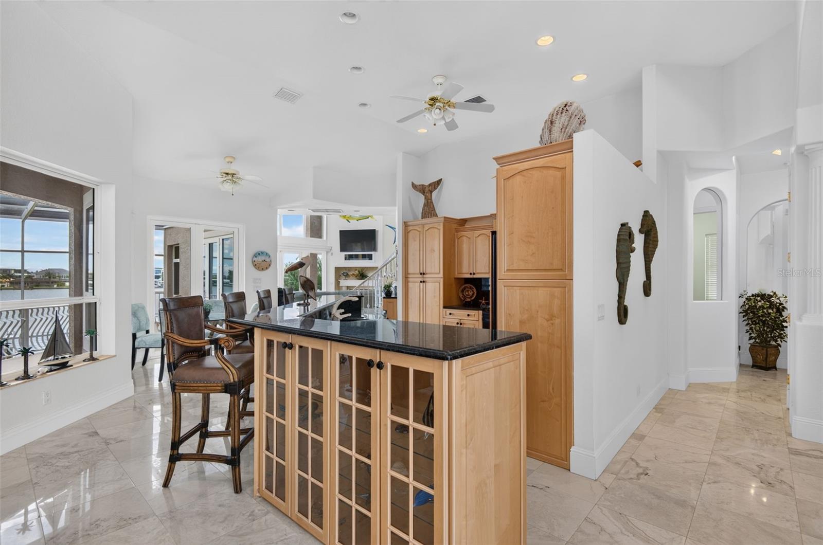 OPEN FLOOR PLAN