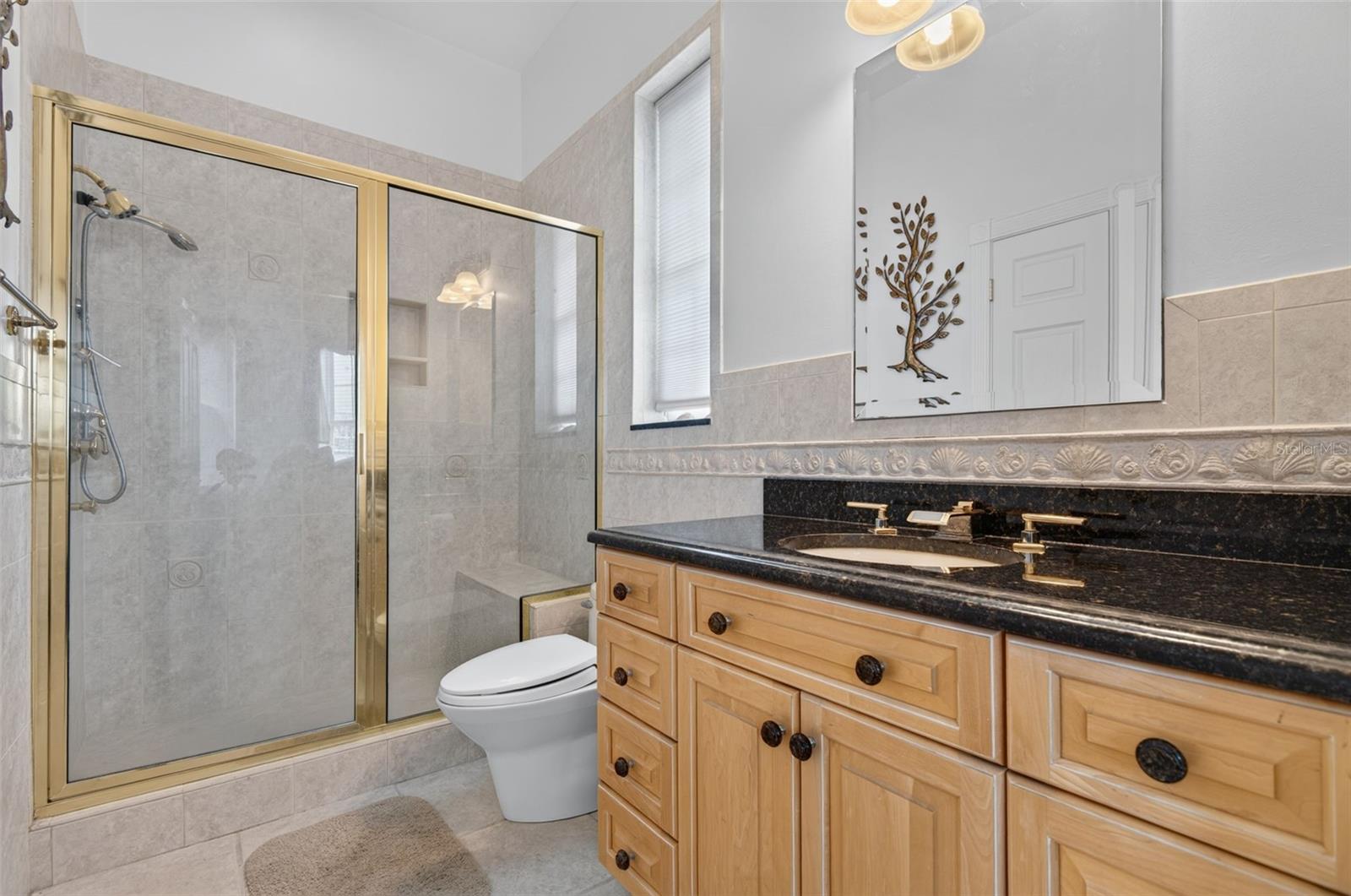 BATH 2 ENSUITE
