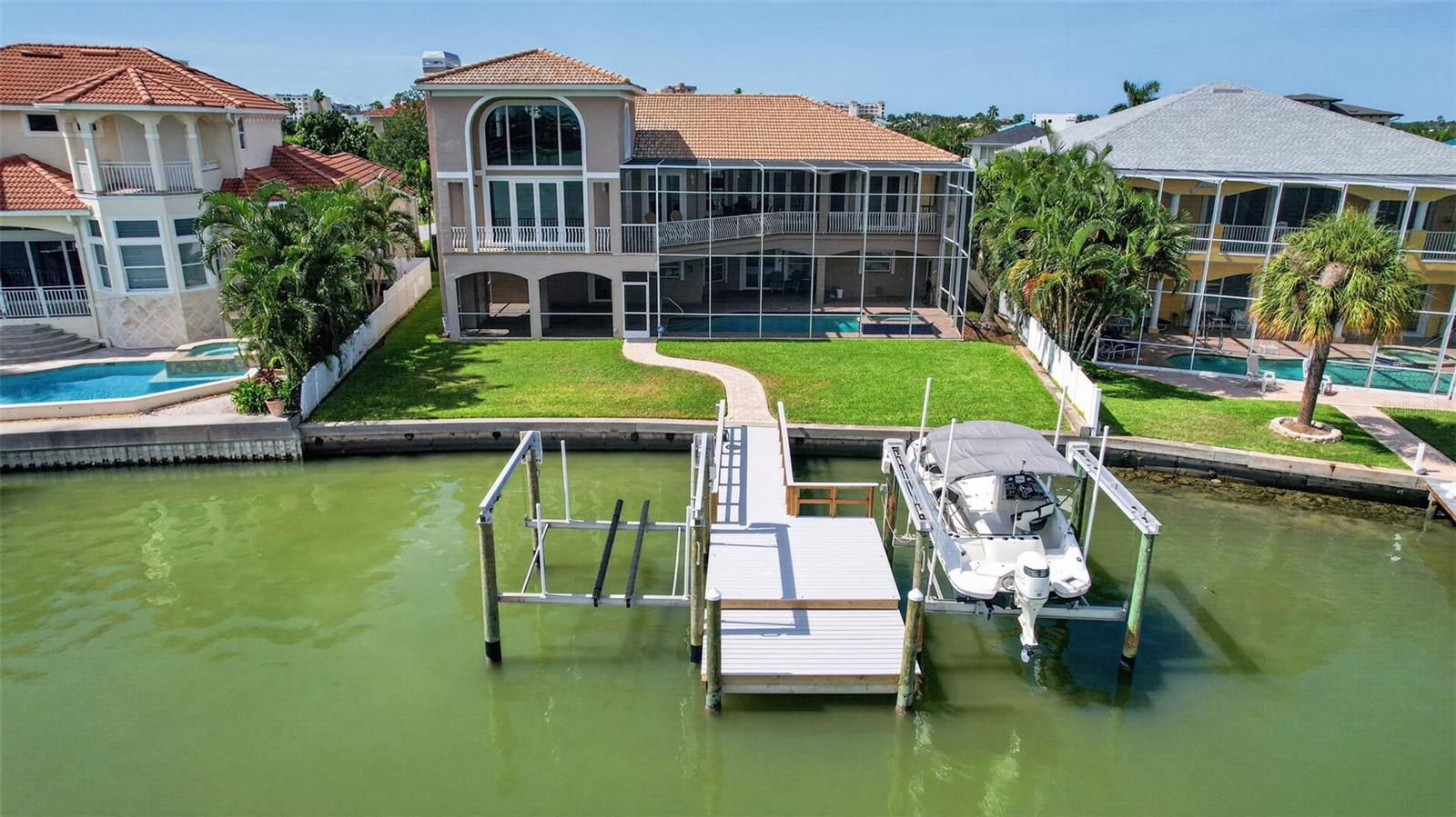 DOCK WITH 2 LIFTS