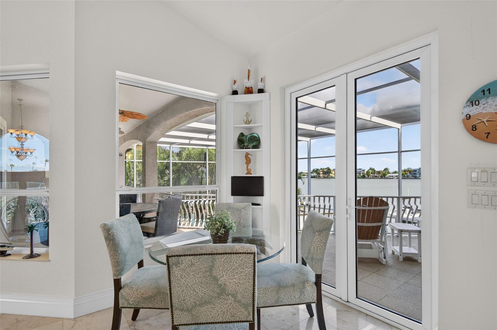 BREAKFAST NOOK