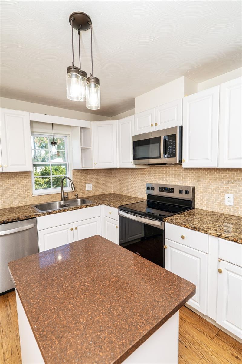 38548 12TH AVENUE, Zephyrhills, FL 33542