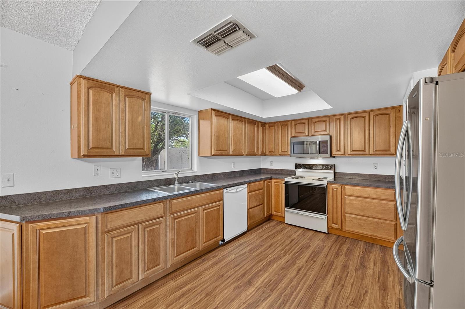 332 BRANDYWINE DRIVE, Valrico, FL 33594
