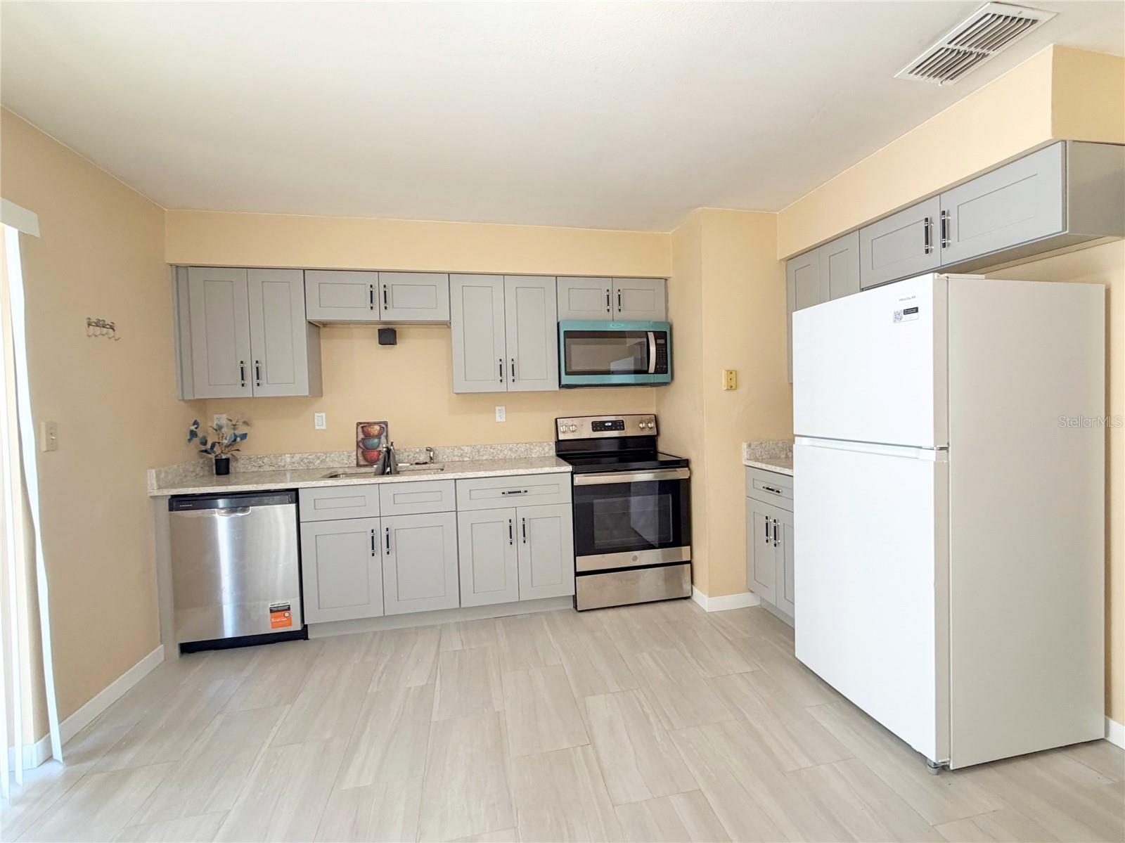 615 2ND AVENUE NE, #A, Largo, FL 33770