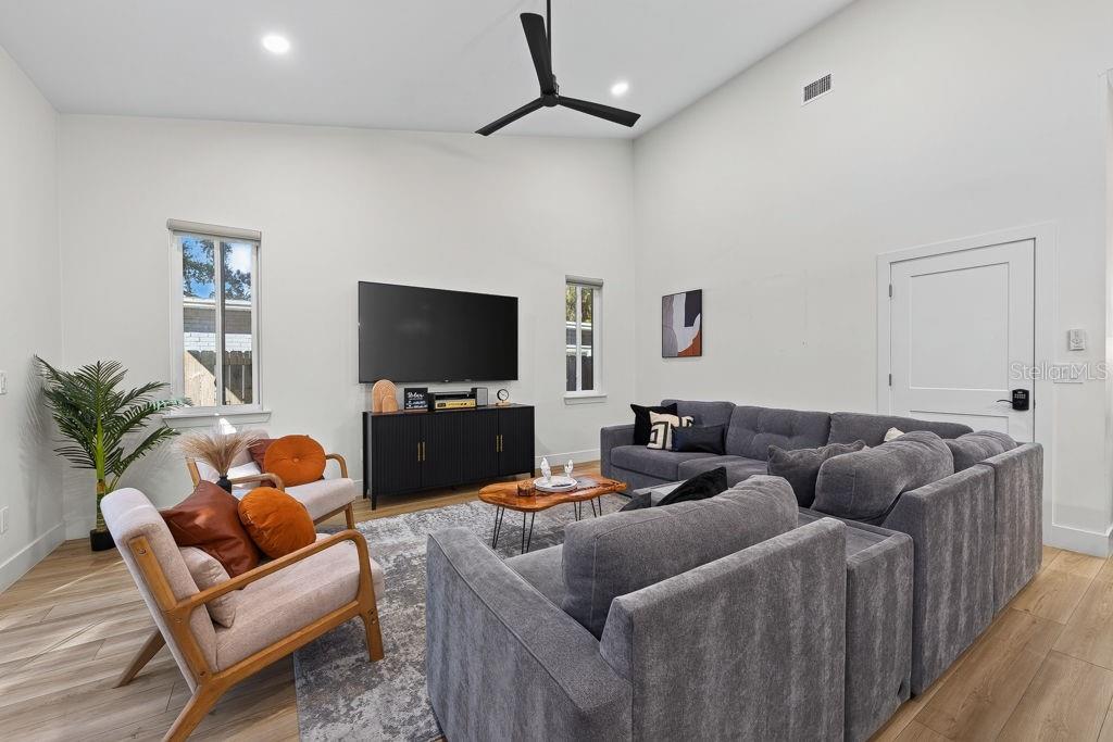 2009 E JEAN STREET, Tampa, FL 33610
