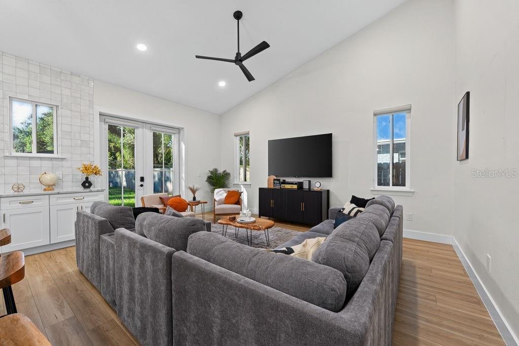 2009 E JEAN STREET, Tampa, FL 33610