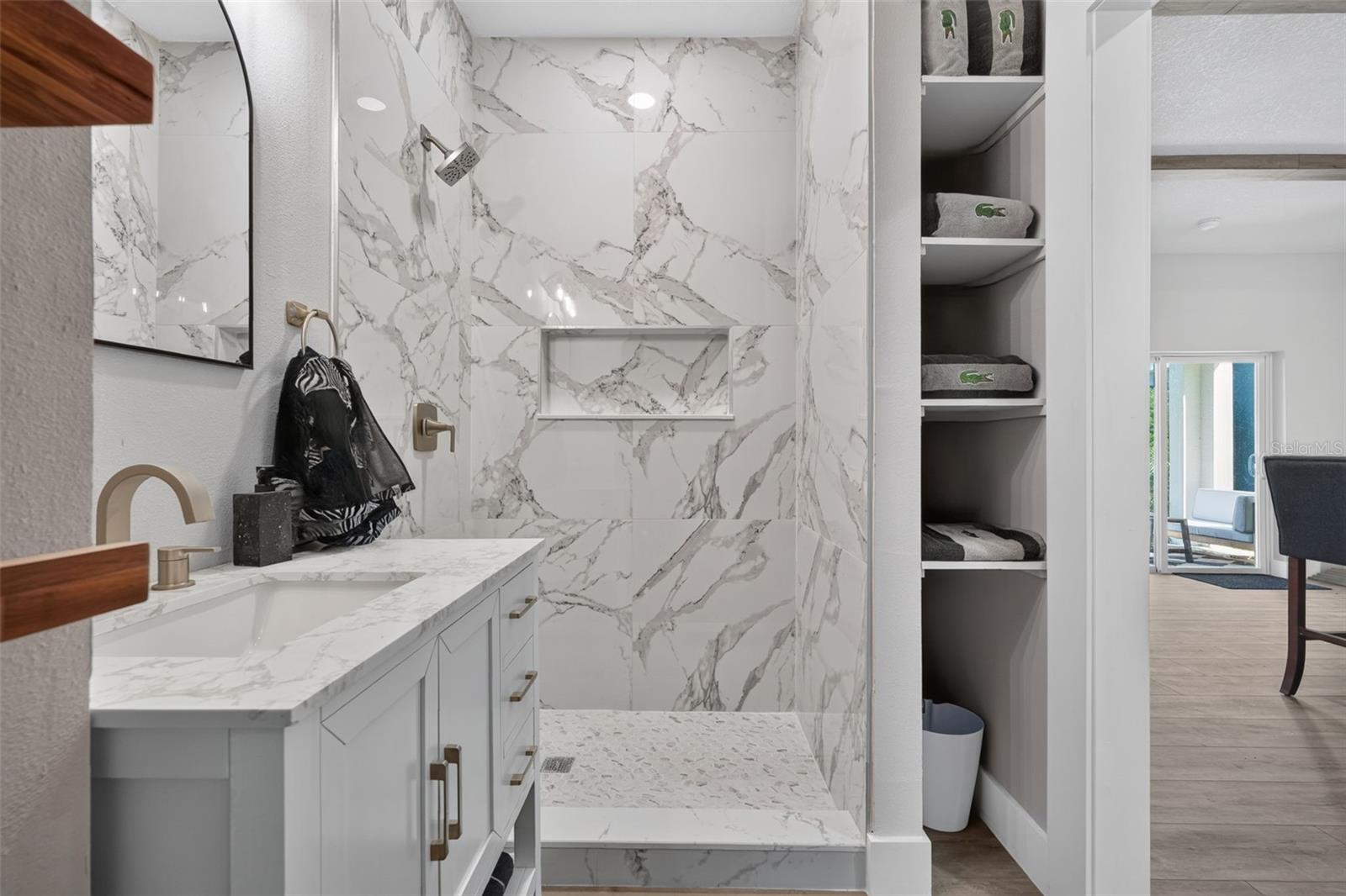 Downstairs full bathroom