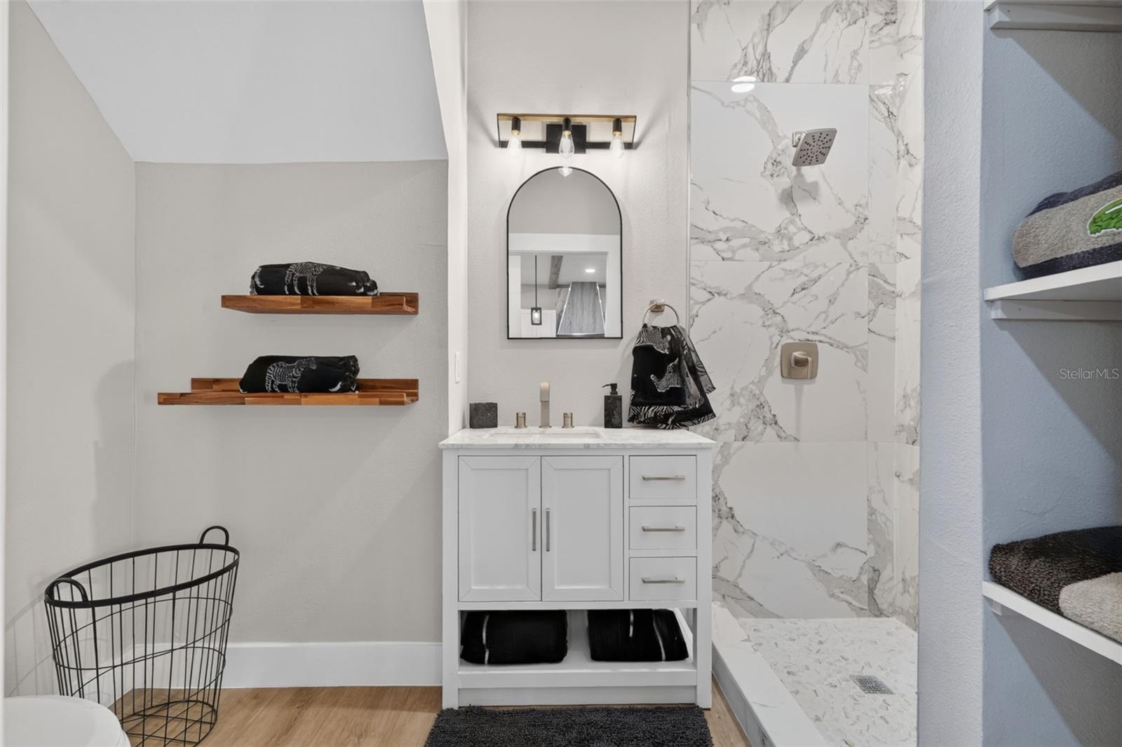 Downstairs full bathroom