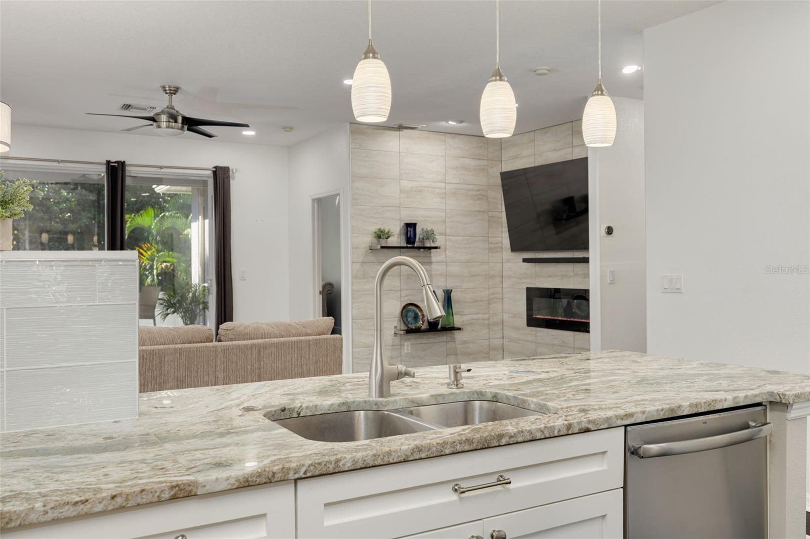 724 SANDY HILLS AVENUE, Tarpon Springs, FL 34689