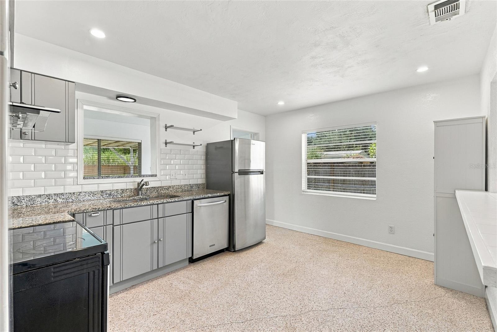 4586 42ND AVENUE N, St Petersburg, FL 33714 4586 42ND AVENUE N, St Petersburg, FL 33714