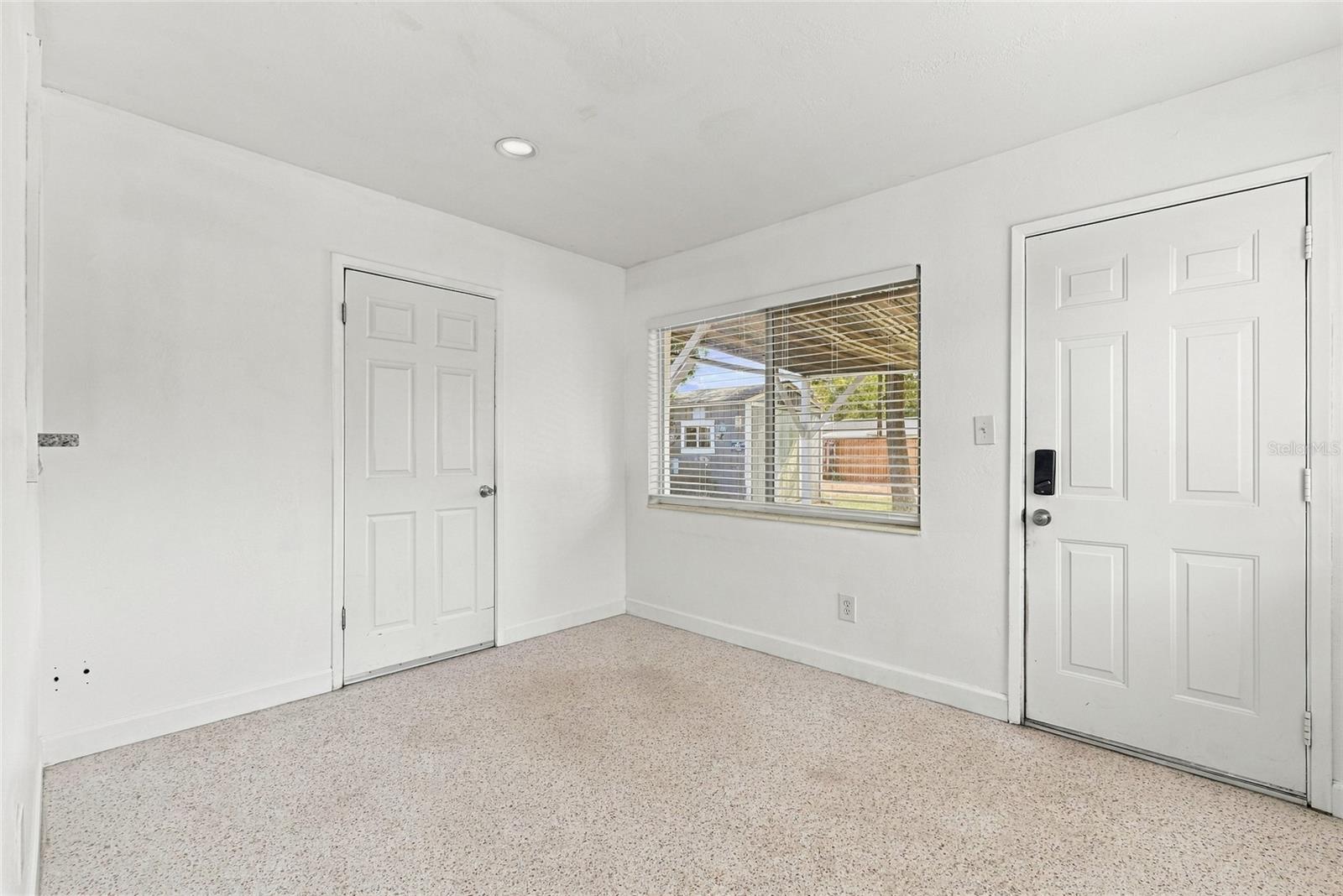 Bonus Room w/ Laundry Closet