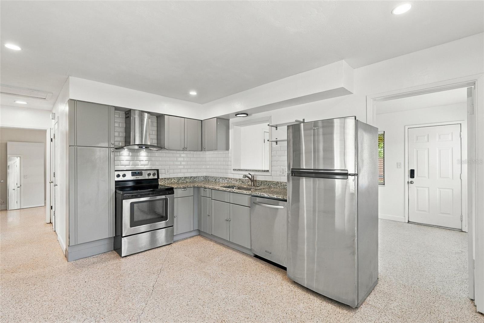 4586 42ND AVENUE N, St Petersburg, FL 33714 4586 42ND AVENUE N, St Petersburg, FL 33714