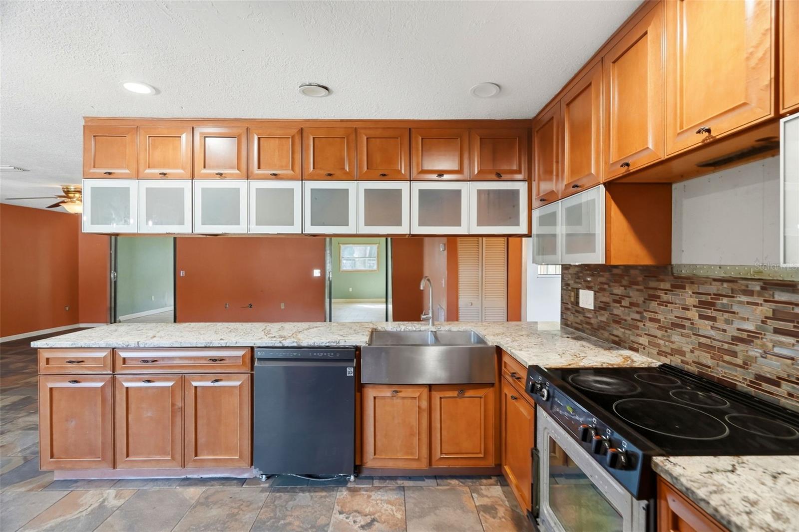 8326 SYLVAN WOODS DRIVE, Sarasota, FL 34243