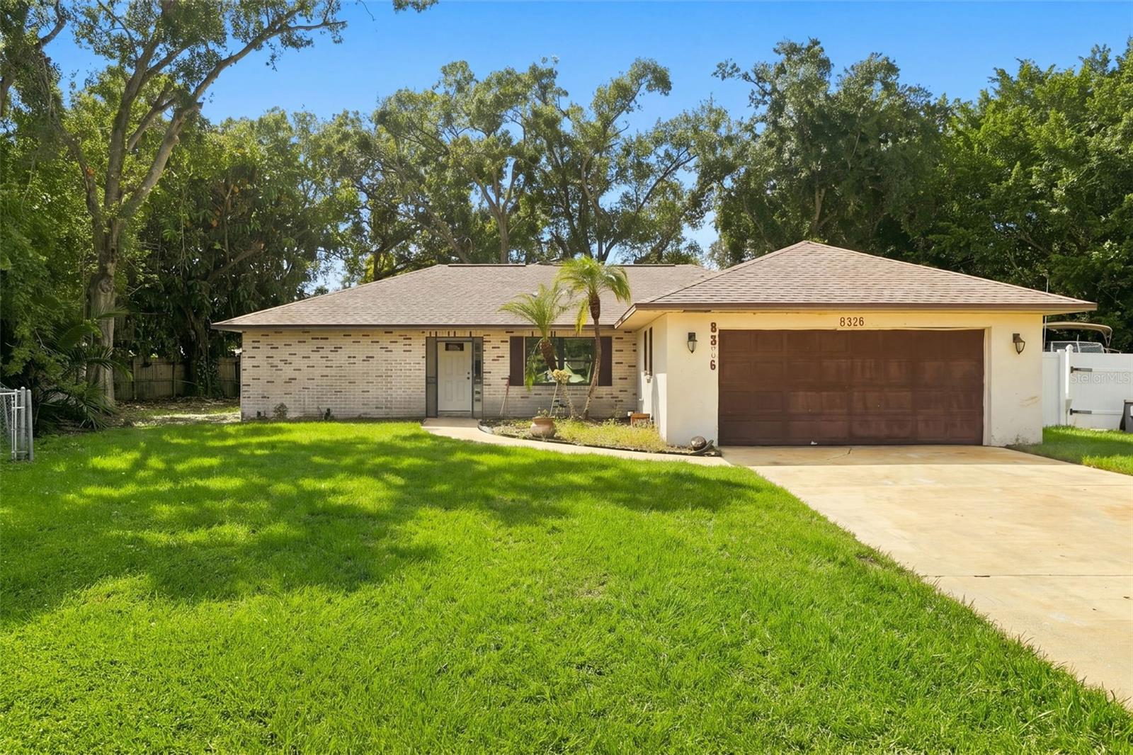 8326 SYLVAN WOODS DRIVE, Sarasota, FL 34243 8326 SYLVAN WOODS DRIVE, Sarasota, FL 34243